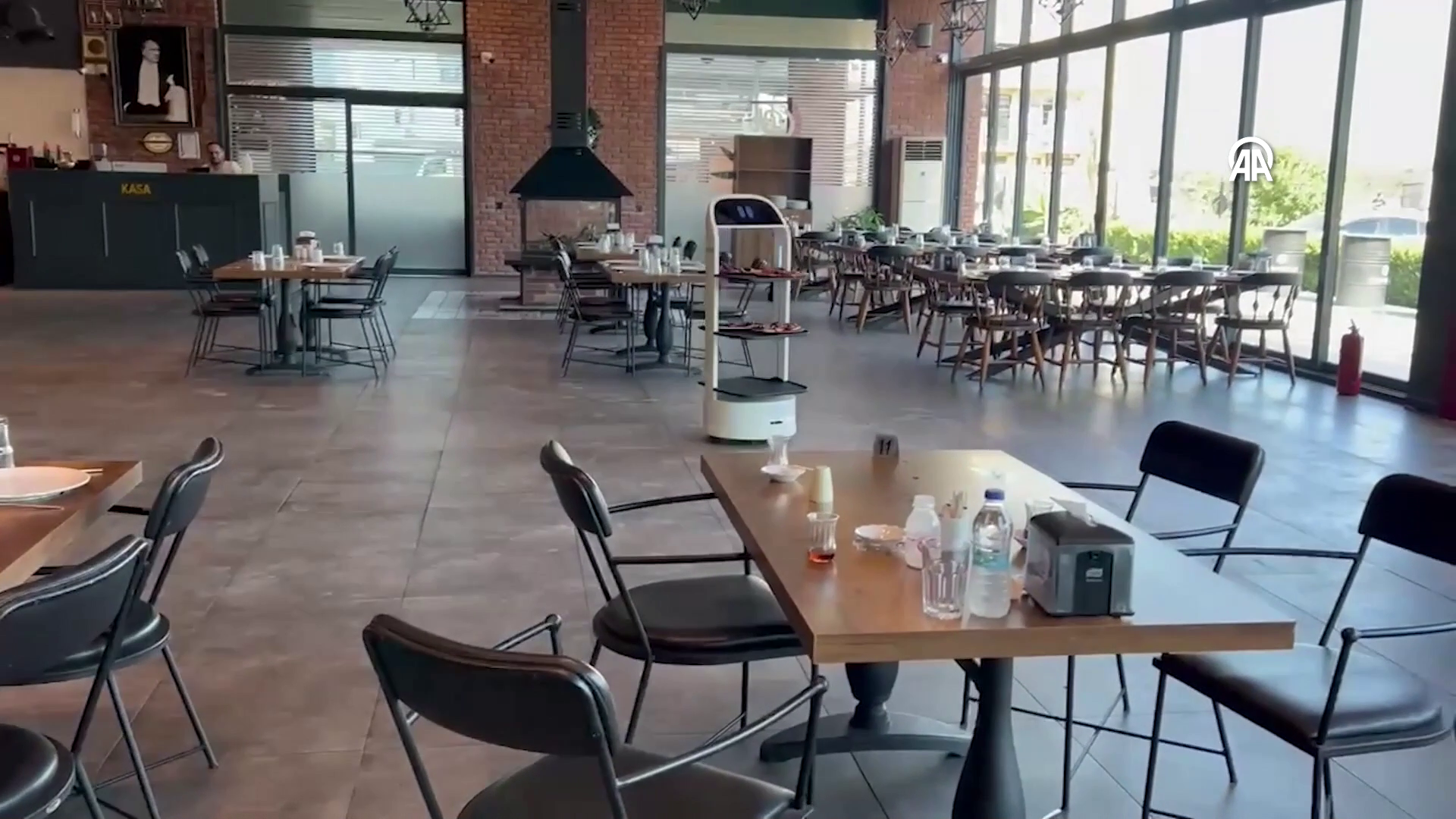 Restoranlarda robot garson dönemi
