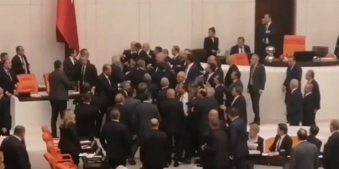 Meclis'te tansiyon yükseldi