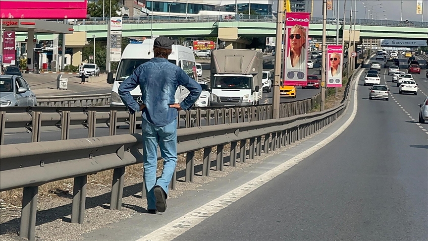 "Yürüyen adam" evinde ölü bulundu