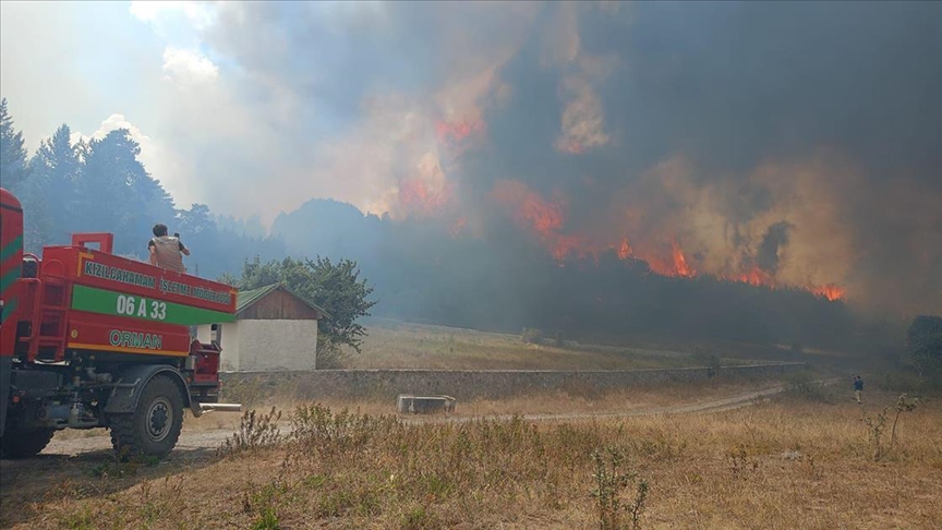 Kızılcahamam'da durdurulamayan yangın