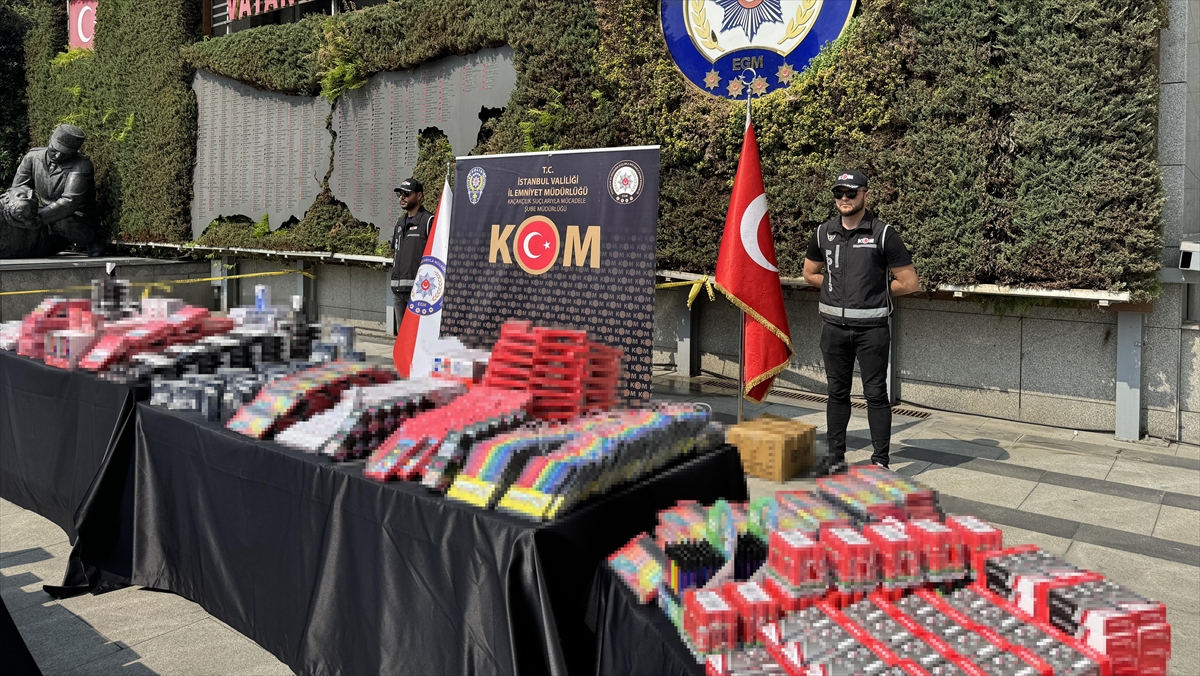 1 milyon kaçak kırtasiye malzemesi yakalandı