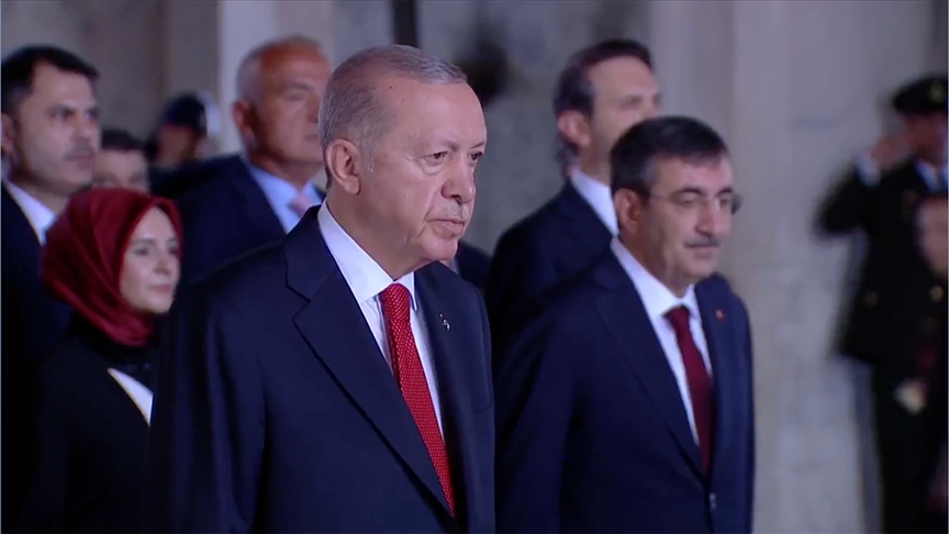Erdoğan Anıtkabir'i ziyaret etti