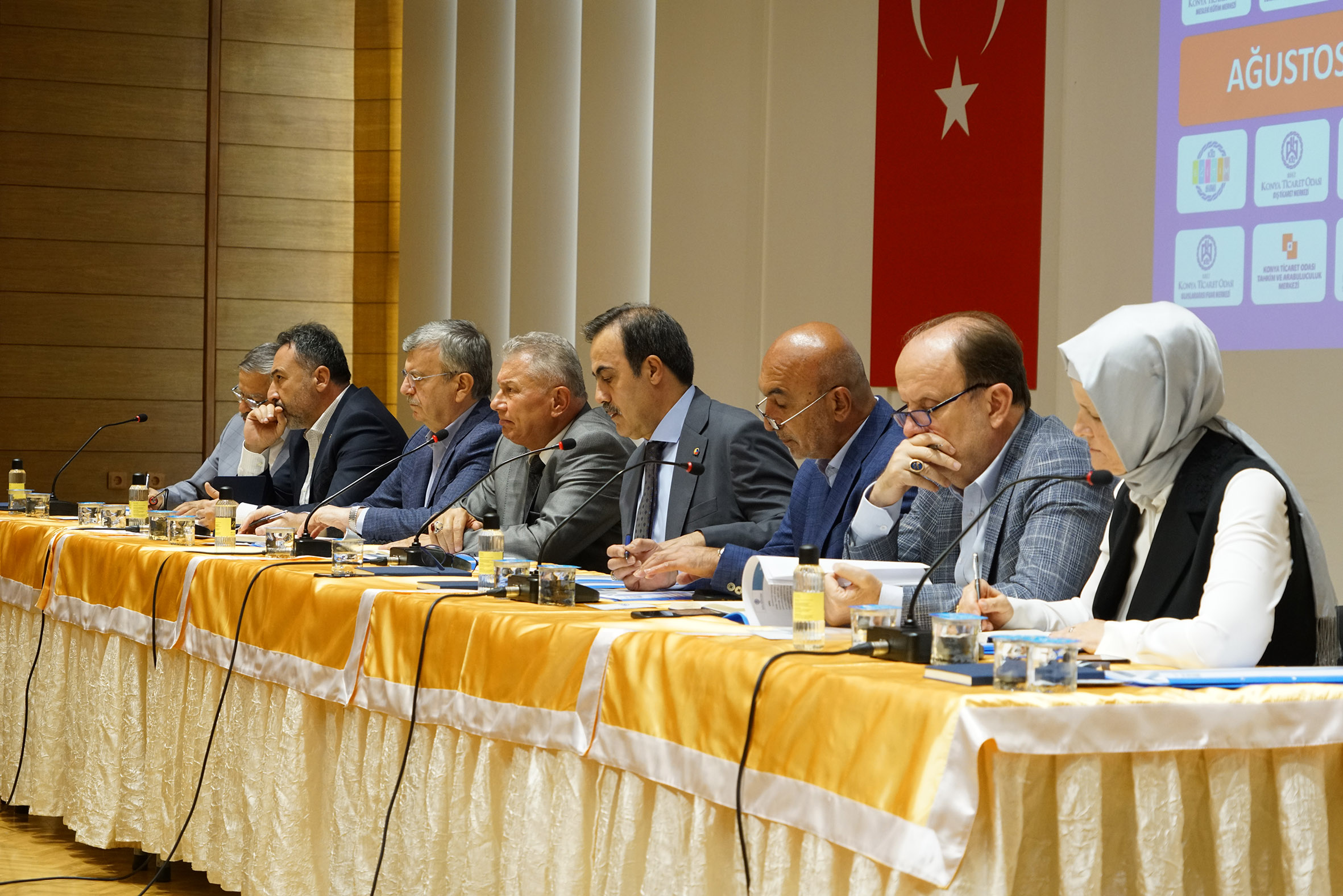 Konyalı iş insanlarıyla bir araya geldiler