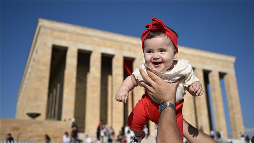 Anıtkabir 350 bini aşkın ziyaretçiyi ağırladı