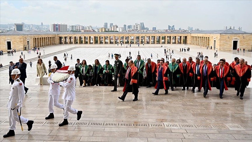 Yargıtay üyeleri Anıtkabir'i ziyaret etti
