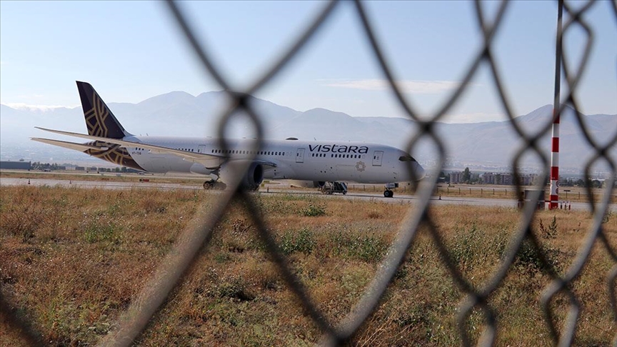 Uçak Erzurum'a acil iniş yaptı
