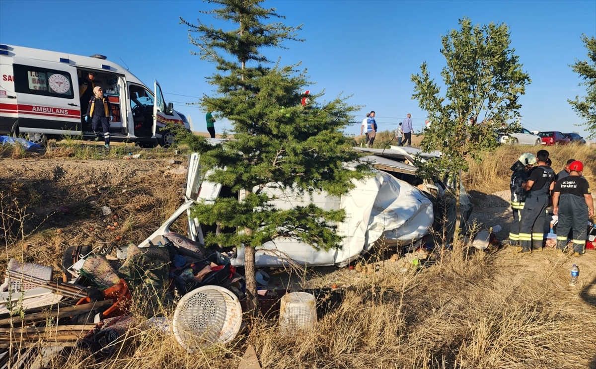 Konya'da feci kaza: 2 ölü 9 yaralı