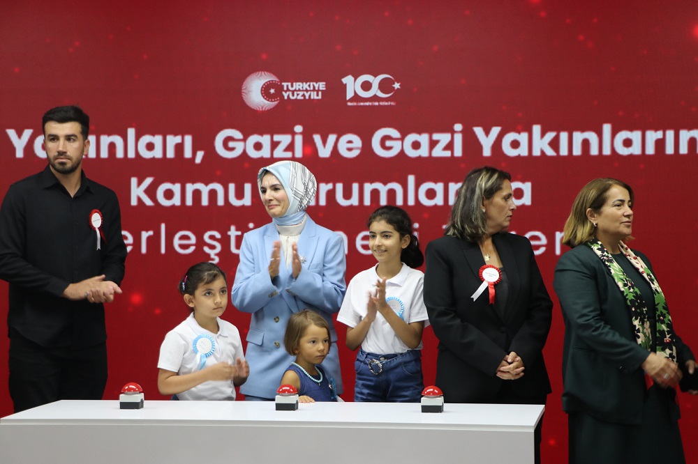 729 şehit yakını gazi ve gazi yakını kamuya atandı