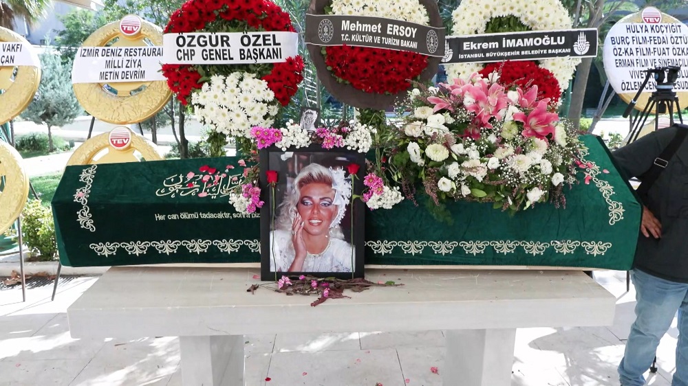 Oyuncu Ahu Tuğba son yolculuğuna uğurlandı