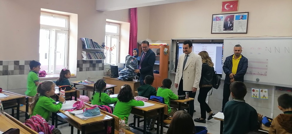 Köy okullarındaki öğrencilerle buluştular