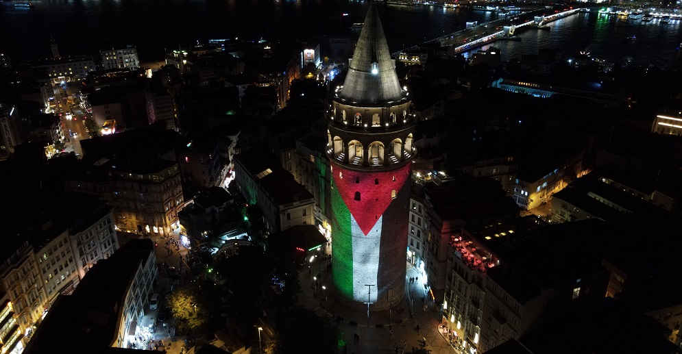 Galata Kulesi’ne Filistin bayrağı yansıtıldı