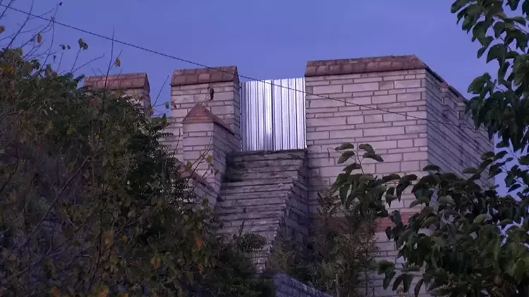 Edirnekapı Surları'nın girişleri sacla kapatıldı