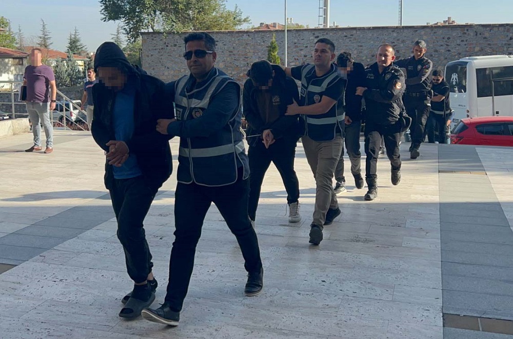 Dolandırıcılık operasyonunun 76 şüphelisi adliyede