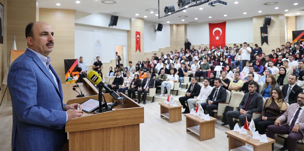 Başkan üniversitelilerle buluştu