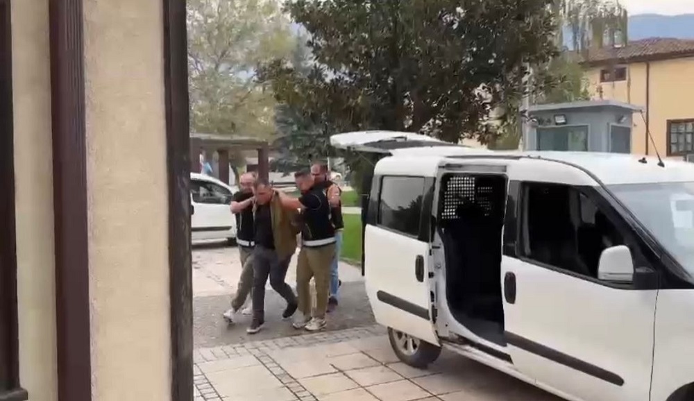 56 yıl hapisle aranan hükümlü kardeşinin kimliğiyle yakalandı