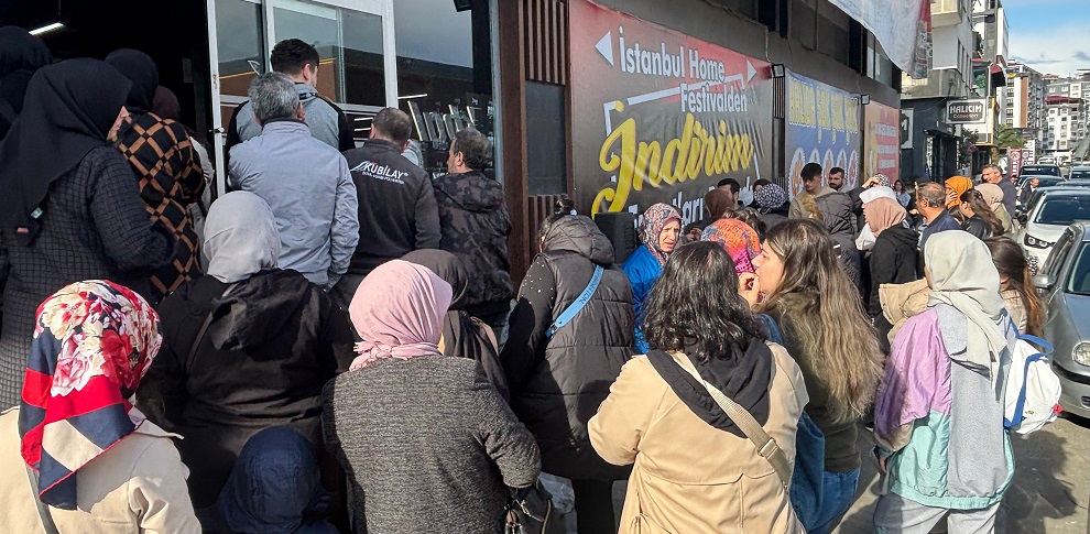 Fuarda indirim izdihamı