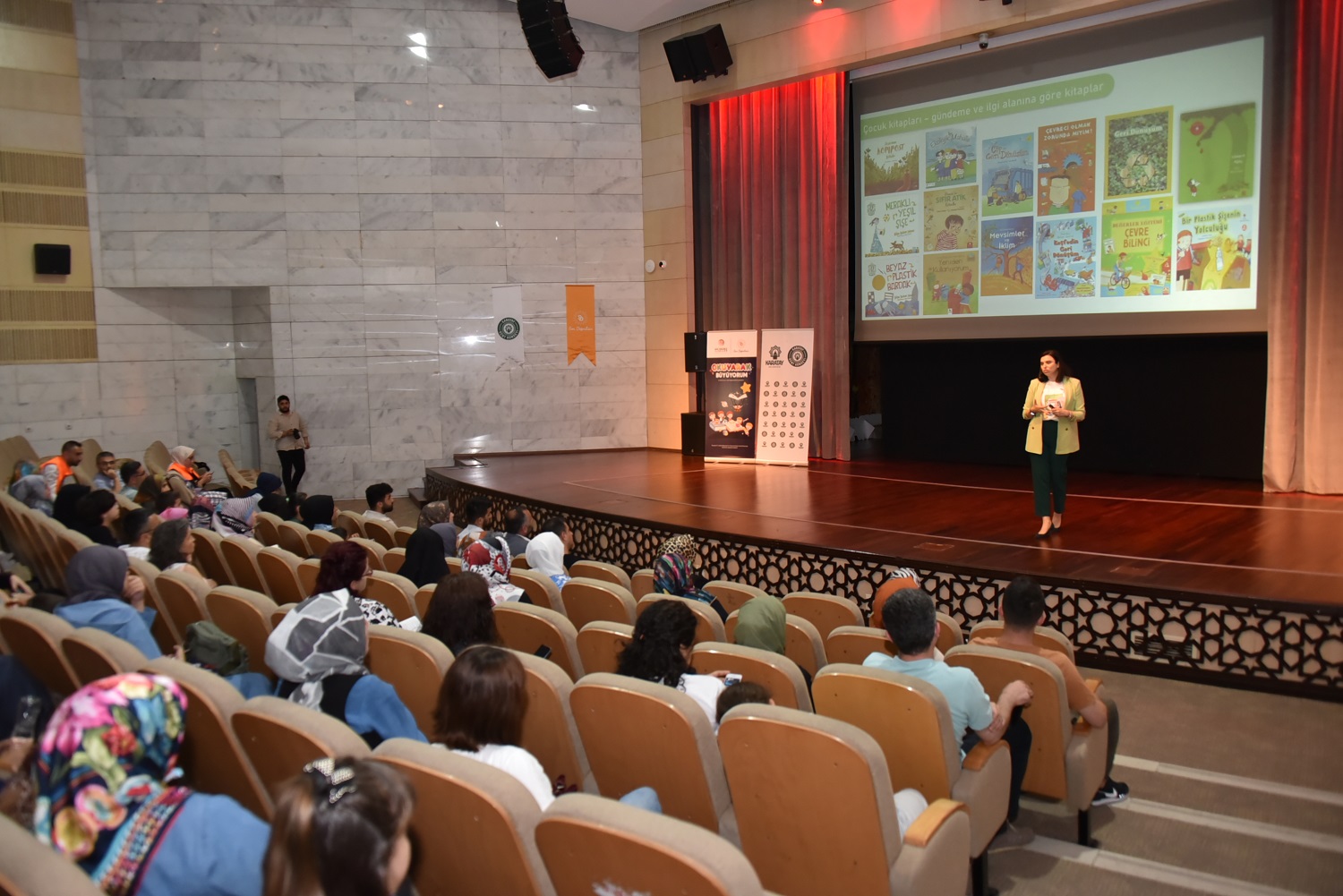 Karatay'da 'Okuyarak Büyüyen Çocuklar' konferansı