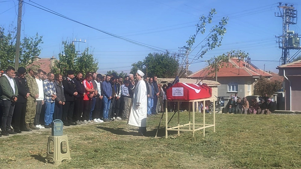 Karakol komutanı son yolculuğuna uğurlandı