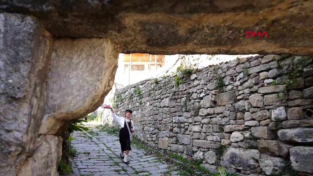 "Yazıyor...Cumhuriyet’in ilanını yazıyor"