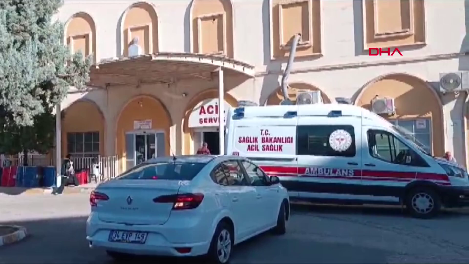 Hafif ticari araç takla attı: 3 ölü