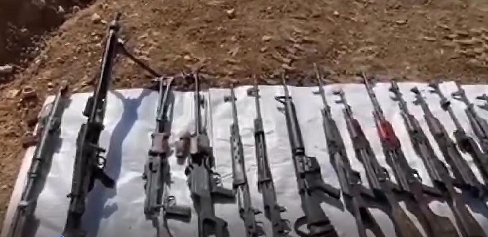 Çok sayıda silah ve mühimmat ele geçirildi