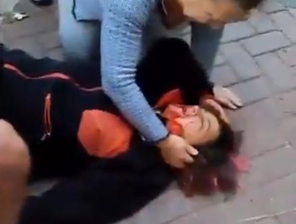 Yürüyüşe çıkan profesör köpeklerin saldırısına uğradı