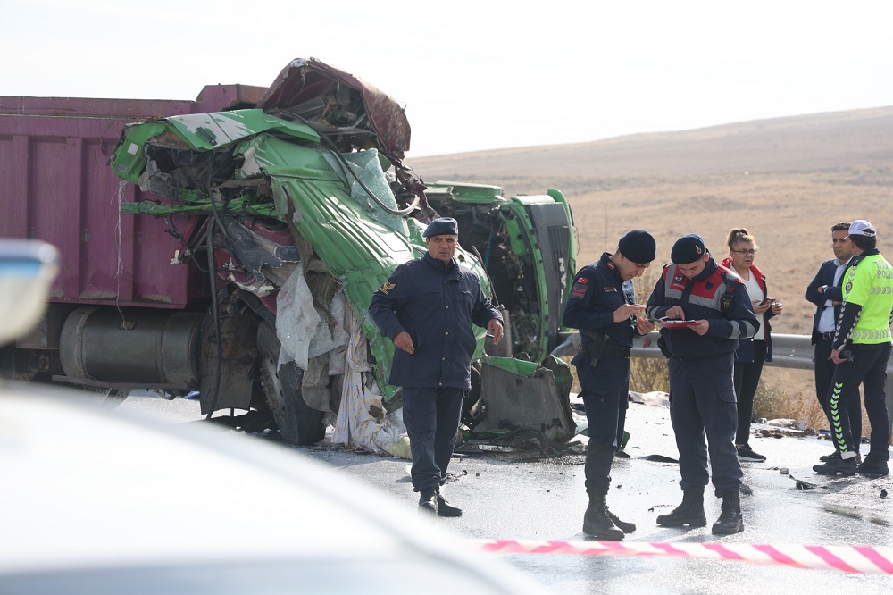 Afyonkarahisar yolunda feci kaza