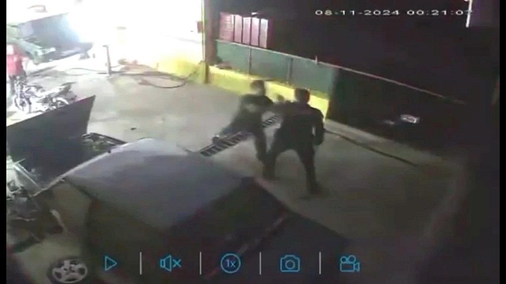 İhbara giden polis ekipleriyle çalışanlar arasında arbede