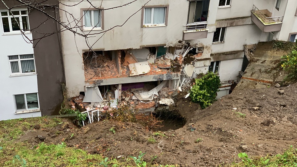 Rize'de heyelan: 1 ölü