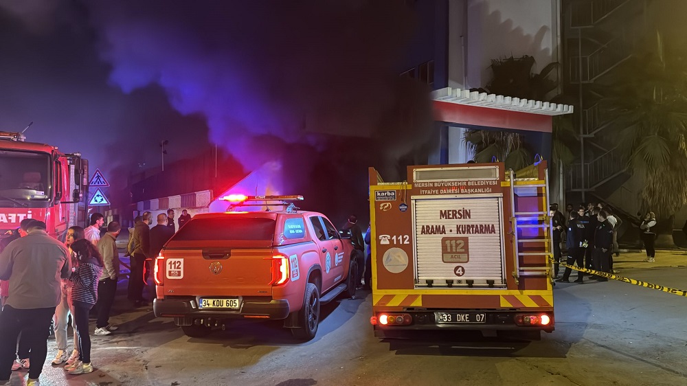 Mersin'de tekstil atölyesi yandı