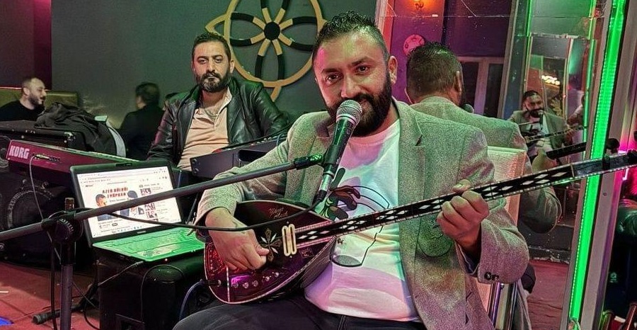 Babasının okuduğu esere yeniden hayat verdi