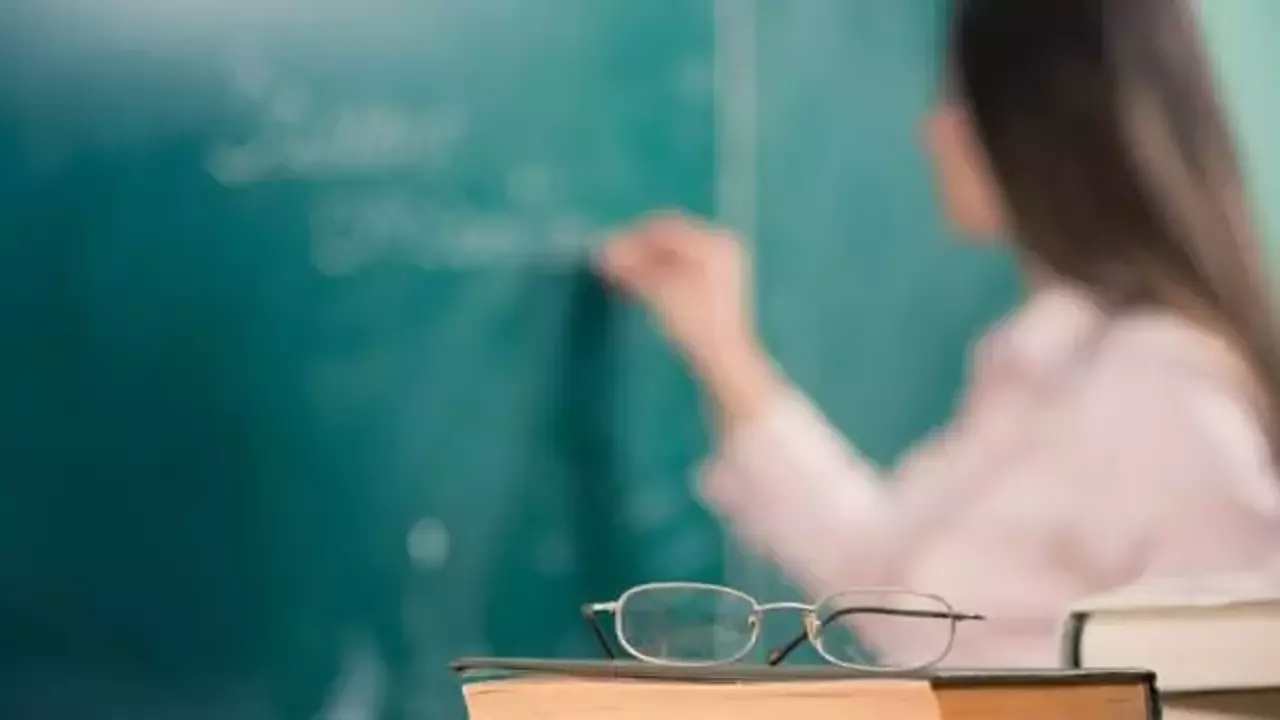 300 bin öğretmen mağdur durumda
