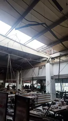 Restoranın asma tavanı çöktü; 11 yaralı