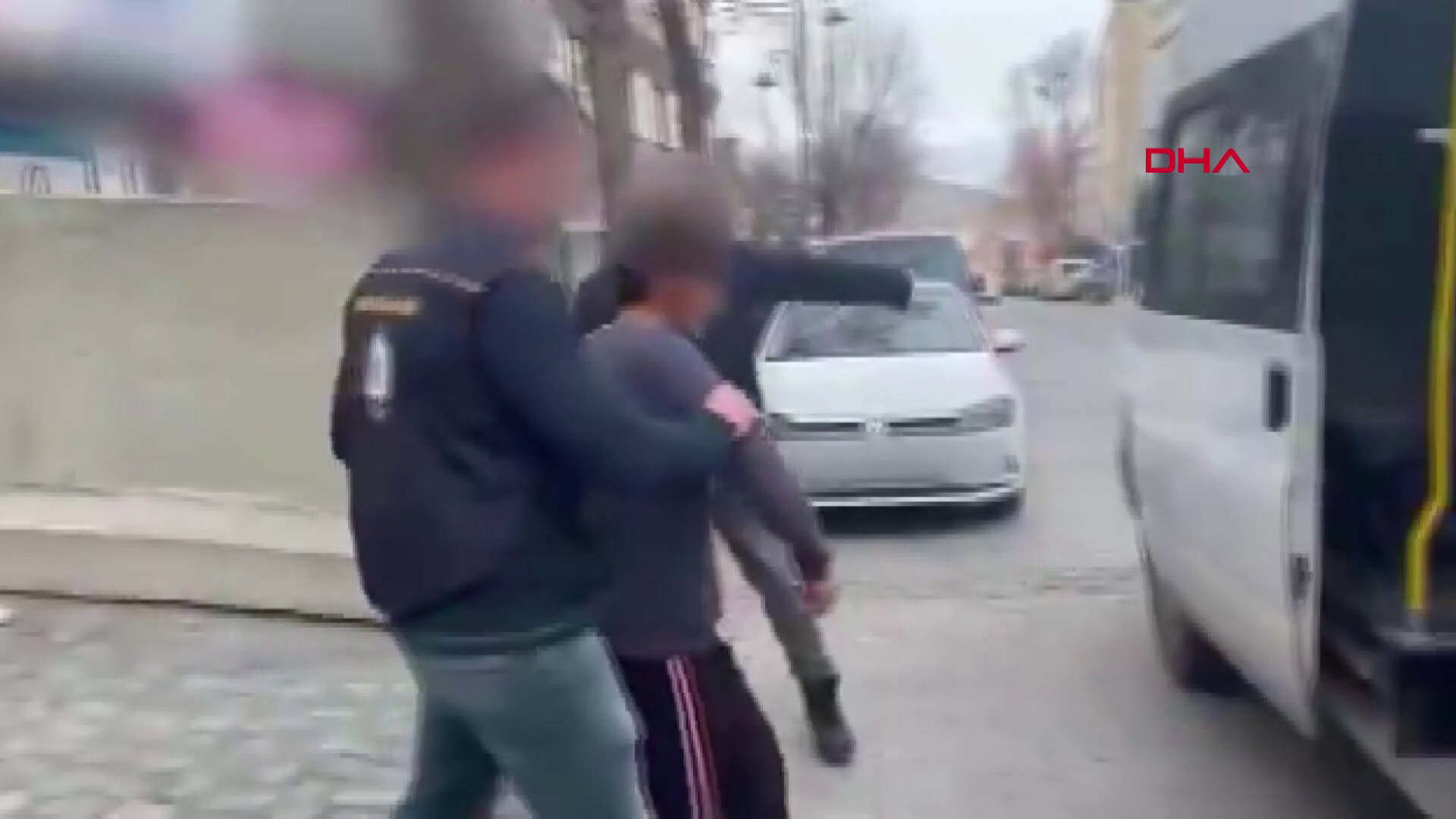 Yurt genelinde göçmen kaçakçılığı operasyonu