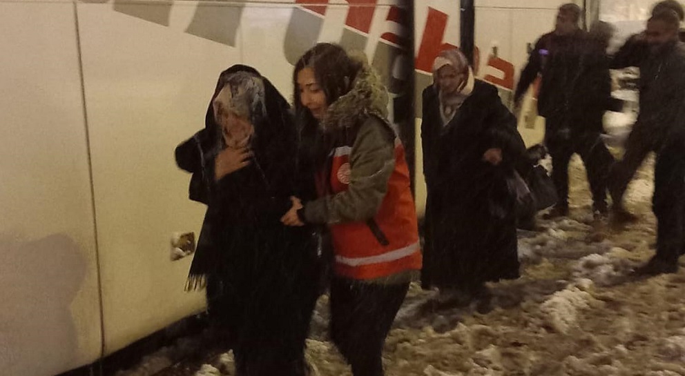 Yolda kalanlar yurtlarda misafir edildi