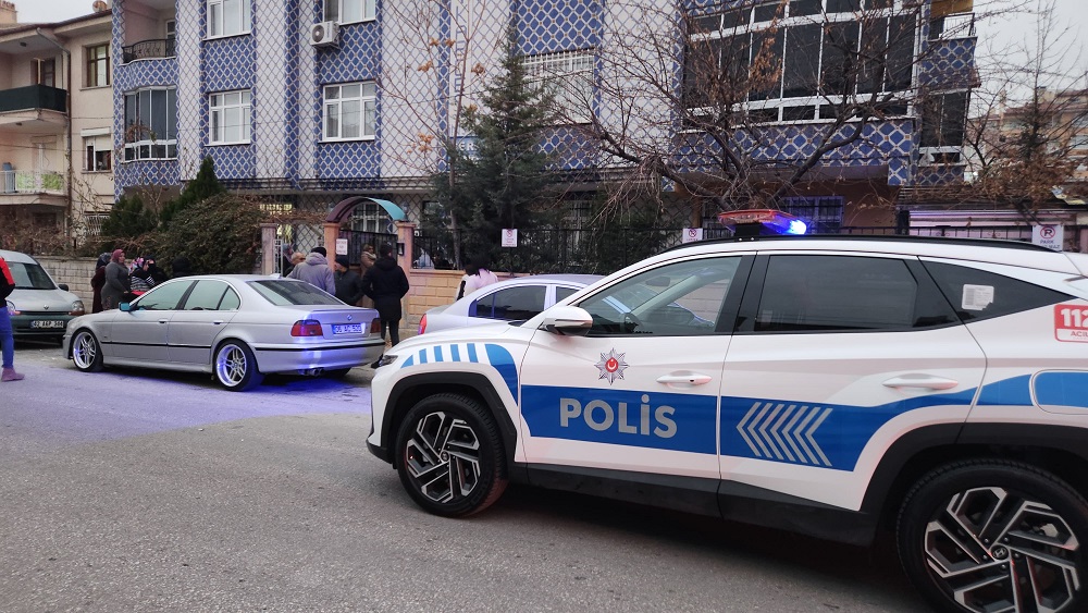 Yaşlı çift evlerinde ölü bulundu