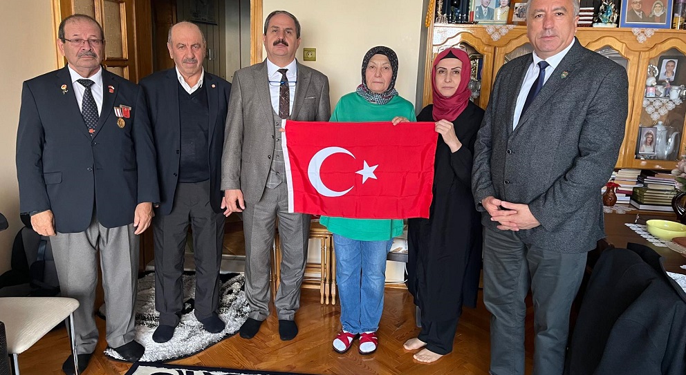 Şehit öğretmenlerin aileleri unutulmadı