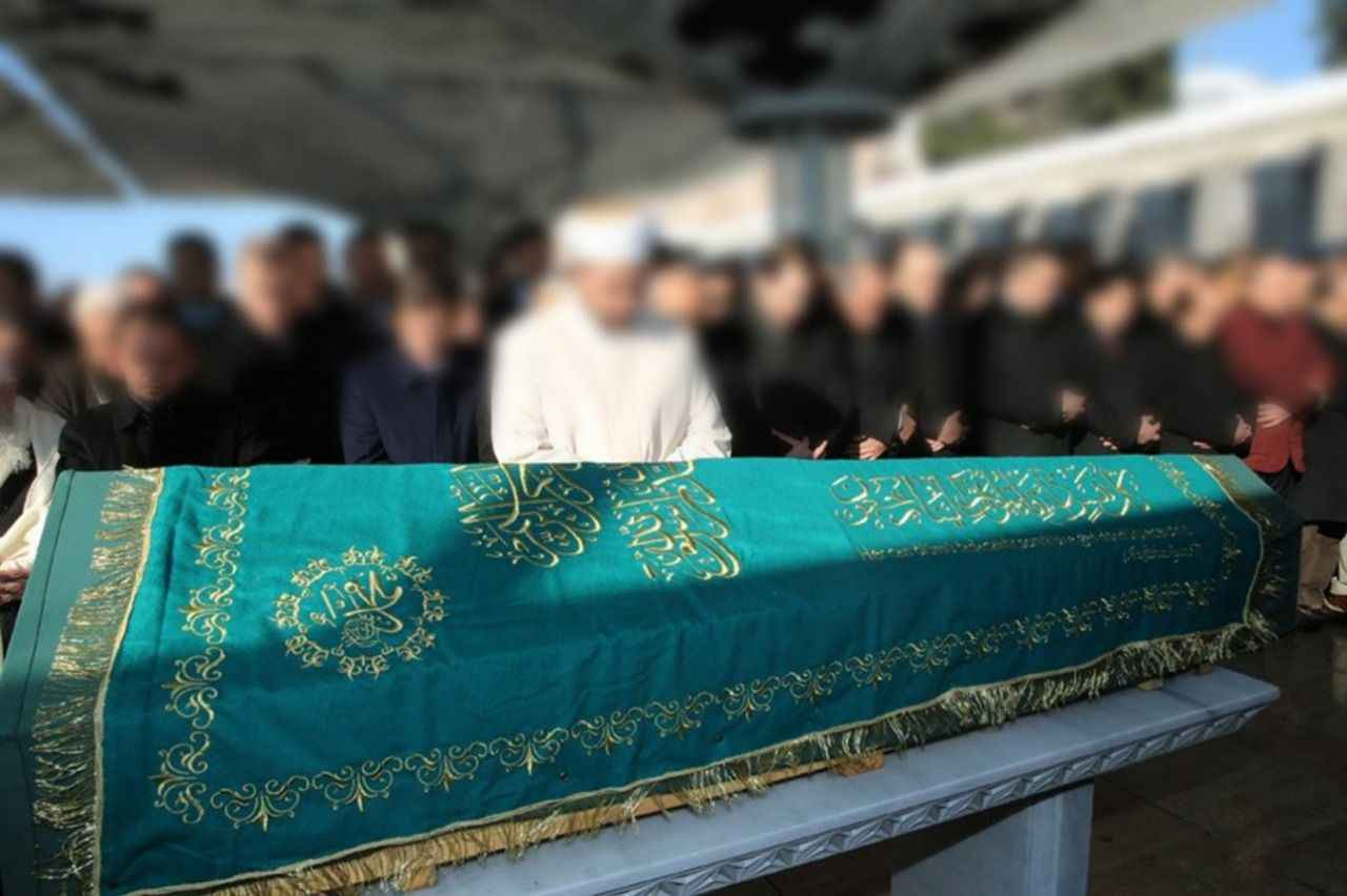 Yaşlı çift toprağa verildi