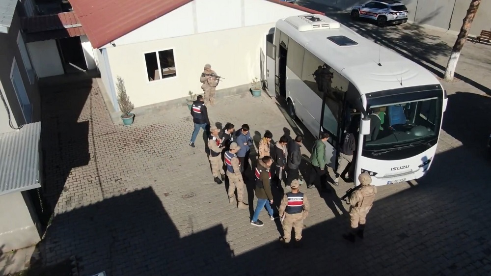 49 göçmen kaçakçılığı organizatörü tutuklandı