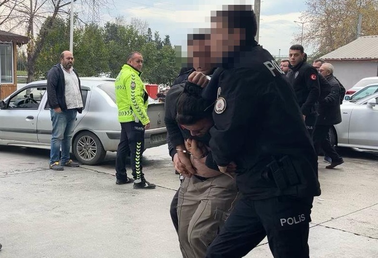 Akaryakıt istasyonunda hortum kavgası!