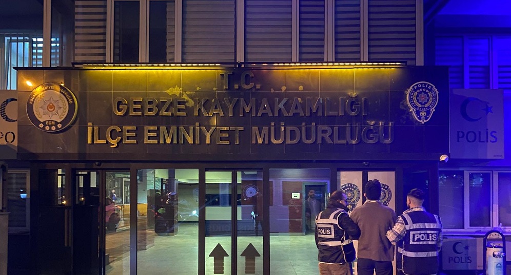Tepki gösterince gözaltına alındı