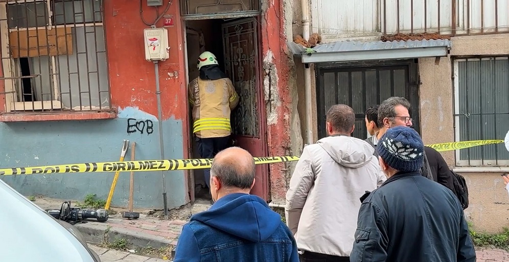 Evinde ölü bulundu