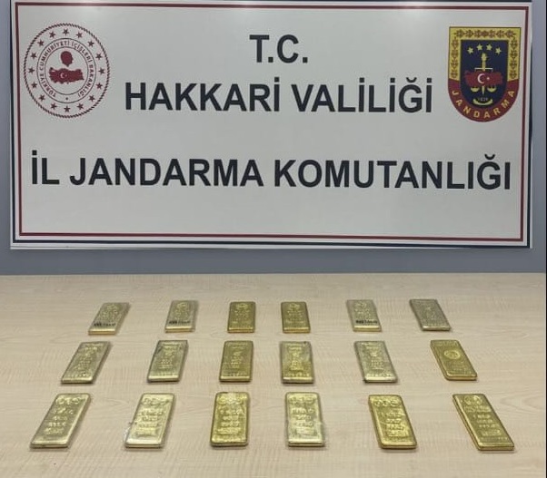 Ayakkabıların içinden kaçak altın çıktı!