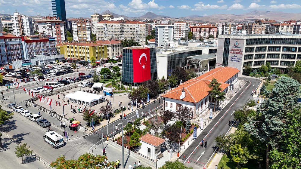 Sağlık yatırımları hız kesmedi