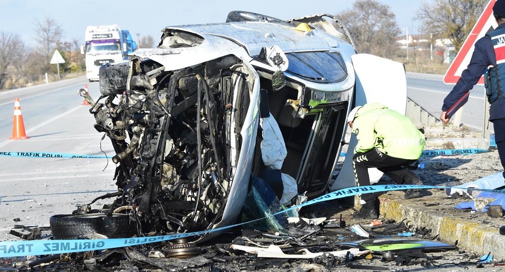 Ankara yolunda feci kaza: 3 ölü