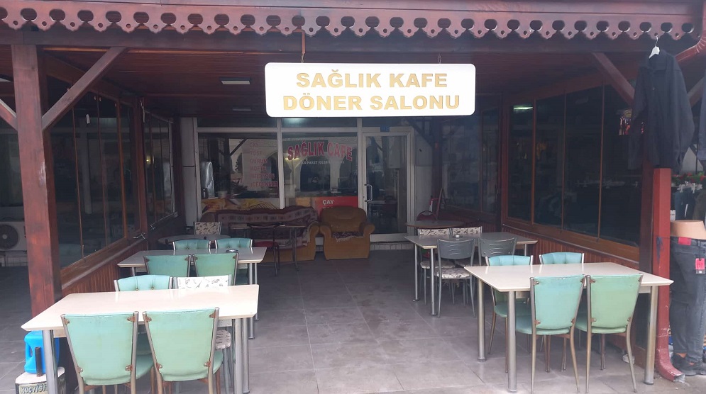 Bu kafede askıda çay var