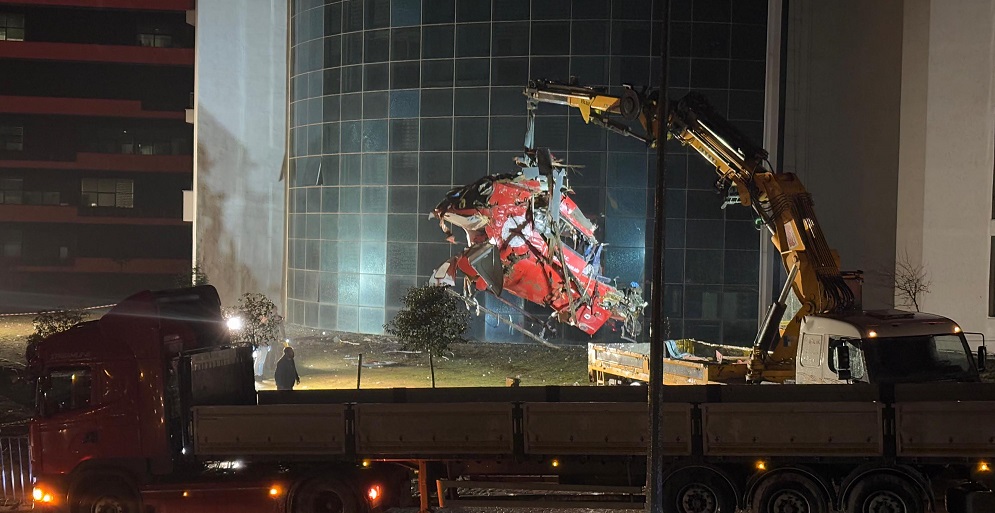 Ambulans helikopterin enkazı kaldırıldı