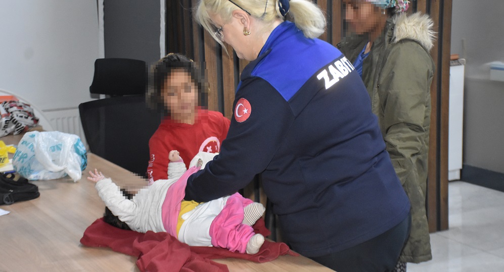 Paralar bebeğin bezinden çıktı