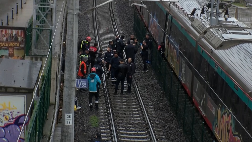Marmaray'da raylara atlayan kişi hayatını kaybetti