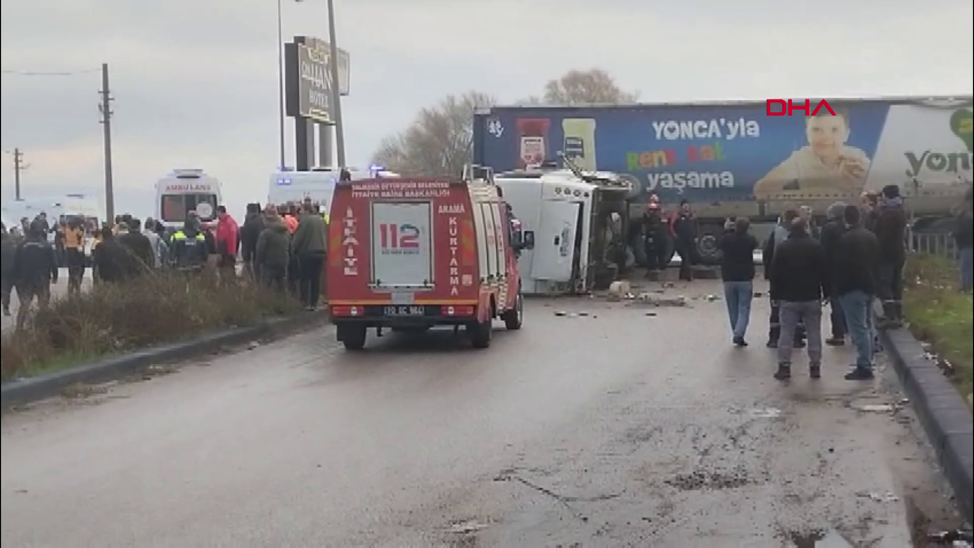 Öğrenci servisi TIR’la çarpıştı 8'i ağır, 29 yaralı